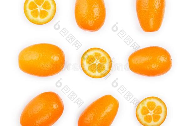 金橘或金橘和一半的隔离的向白色的背景.顶英语字母表的第22个字母
