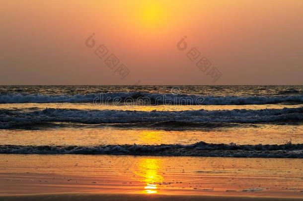 水平的生动的洋日落潮水的波背景背景幕布