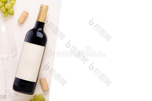 瓶子关于白色的葡萄酒和标签.玻璃关于葡萄酒和软木.葡萄酒bowel肠