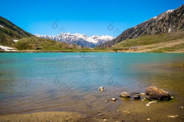 美丽的看法关于多山的湖善解人意穆鲁克采用纳兰山谷,