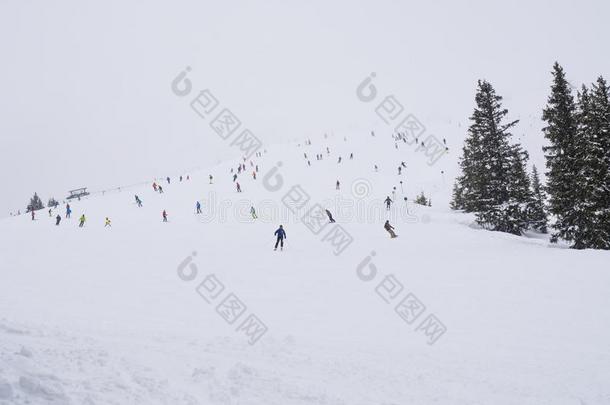 雪大量的滑雪斜坡滑雪道采用zero-lengtlaunching<strong>零距离</strong>发射调频看见和人群关于色夫