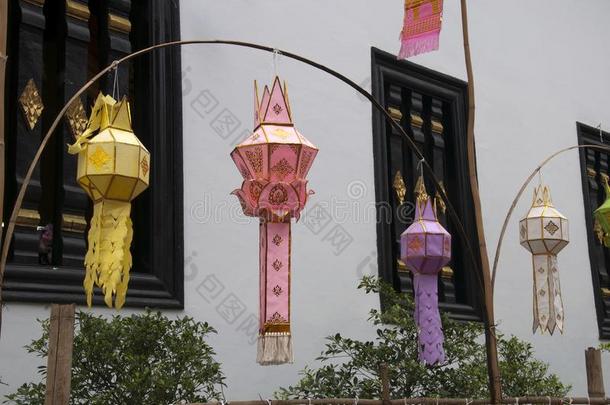 节日的纸灯笼绞死从竹子弓形在w在DuangD字形马具