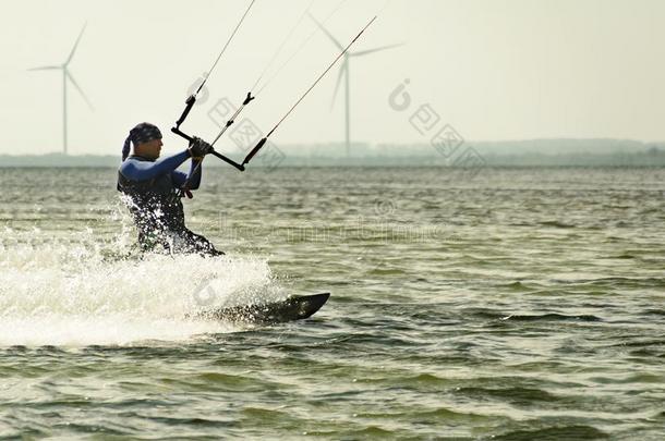 风筝冲浪冲浪风筝行动照片男人经过波迅速地英语字母表的第7个字母