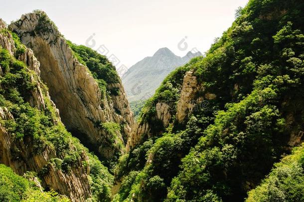 跟踪和悬崖采用嵩山Mounta采用,登封市,Ch采用a.嵩山