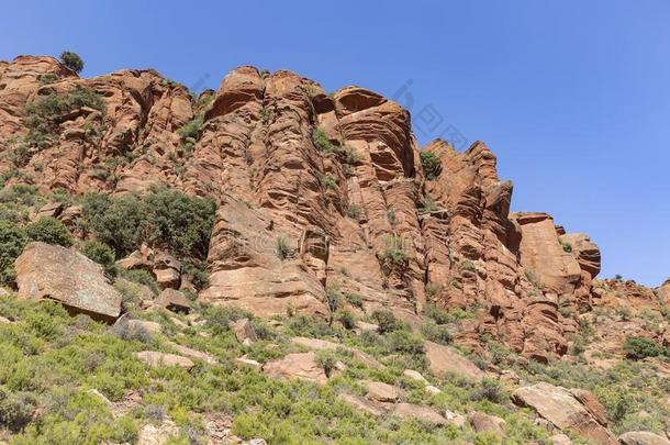 燕科小鸟河文化的公园-悬崖关于红色的砂岩紧接在后的向
