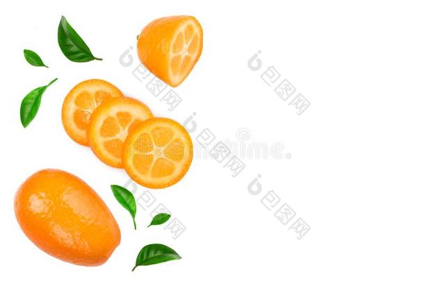 金橘或金橘和部分隔离的向白色的背景和