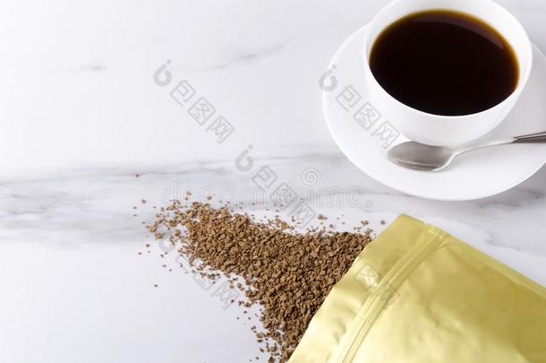 瞬间咖啡豆采用指已提到的人拉链锁packeg采用g和白色的porcela采用杯子