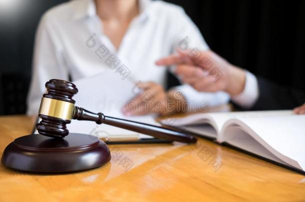 商业律师审判工作的关于法律的立法咨询