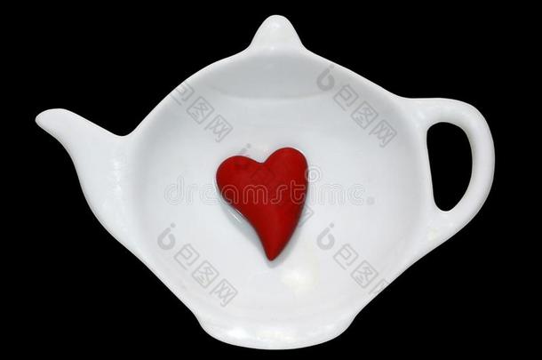 断开的白色的茶杯托杯子关于茶水,红色的<strong>心里</strong>面的,隔离的后面