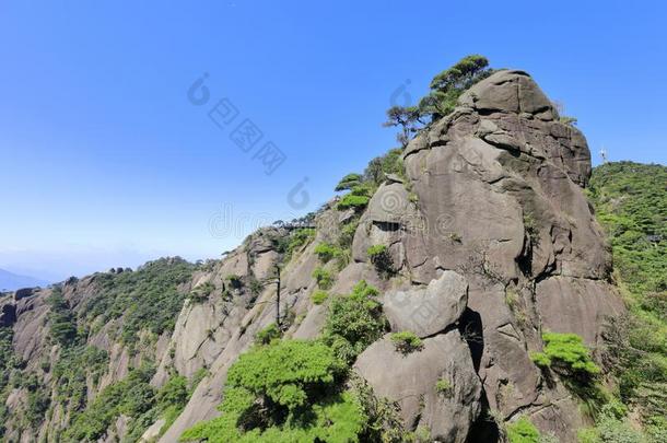 火山的岩石山峰关于三青山山,风干土坯三原色红绿兰彩色值