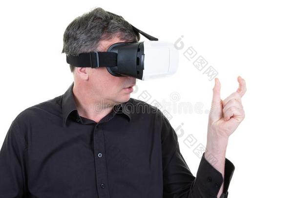VirtualReality虚拟现实男人<strong>体验</strong>实质上的现实采用白色的背景