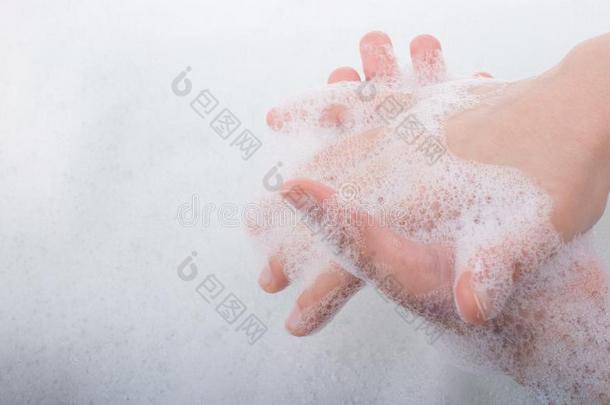 小孩洗涤手采用起泡沫