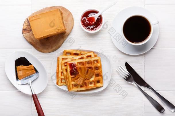 挪威人布朗诺斯特向白色的表.早餐和斯堪的纳维亚的Brazil巴西