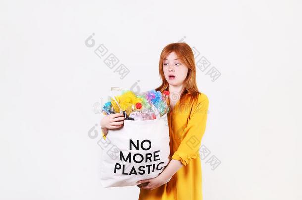 反对者塑料制品运动海报观念