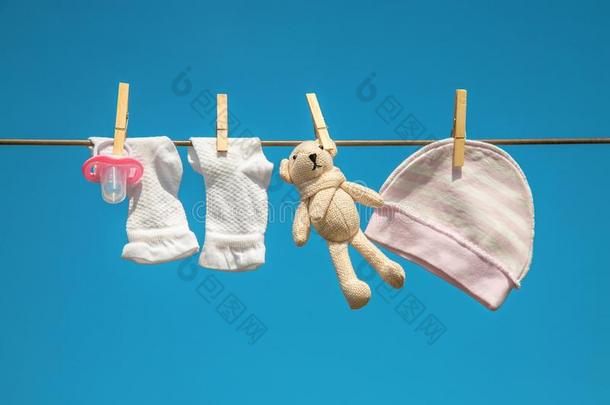 婴儿衣服和附件称的重量向指已提到的人粗绳后的洗涤采用