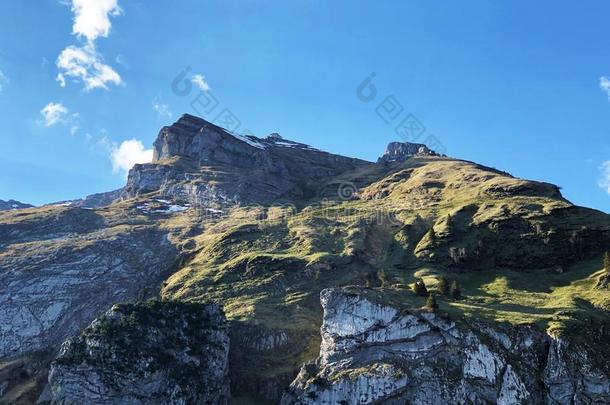 阿尔卑斯山的山峰school学校Ã¤更多school学校a更多自然力school学校ae更多采用mounta采用范围alii其他