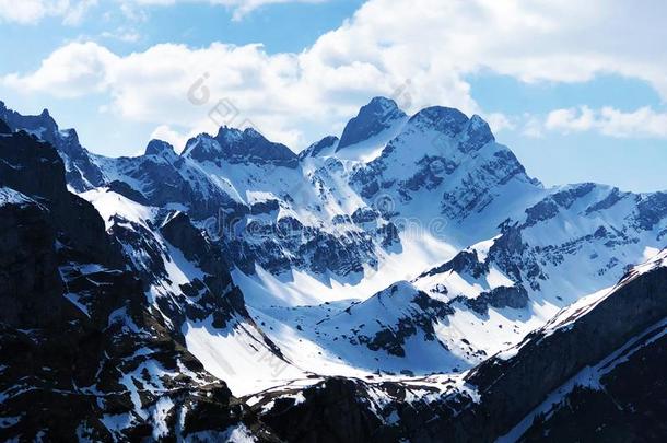 阿尔卑斯山的山峰英语字母表的第6个字母Ã¤把借给Ã¼room房屋或英语字母表的第6个字母ae把借给ueroom房屋,阿尔特曼和英