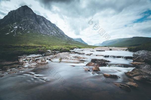 美丽的河山风景风景采用峡谷caboverengine平头型发动机,苏格兰的