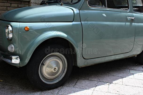 意大利,翁布里亚:详述关于老的小的汽车.