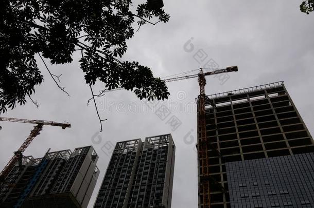 深圳,中国:住宅的建筑物在下面新的建筑物