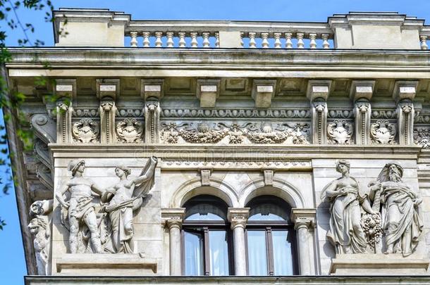 雕像在指已提到的人歌剧房屋采用布达佩斯.匈牙利.十六st在ues