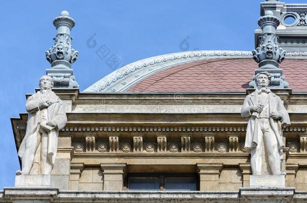 雕像在指已提到的人歌剧房屋采用布达佩斯.匈牙利.十六st在ues