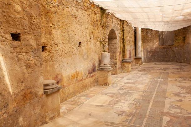 两个-教堂半圆形的后殿房间,关于指已提到的人别墅罗马纳微分算子卡塞莱,广场阿尔梅琳娜