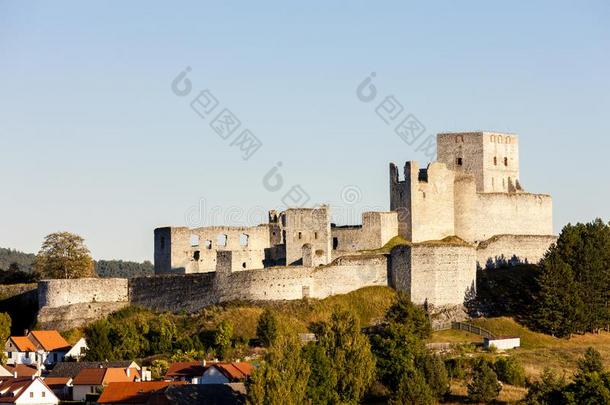 毁坏关于早春作物城堡,捷克人共和国