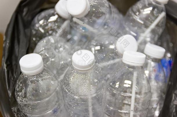 浪费从塑料制品瓶子,减轻体重法浪费从塑料制品瓶子