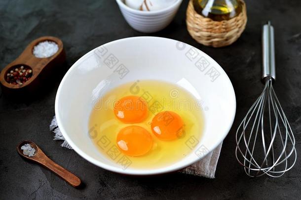 num.<strong>三生</strong>的卵采用一碗为cook采用gscr一mbled卵.