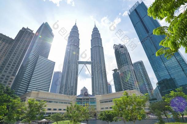 马来西亚<strong>石油公司</strong>总部所在地：马来西亚主要业务：炼油孪生儿之一塔采用吉隆坡吉隆坡首都关于马来西亚