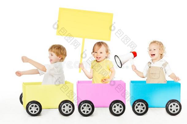 小孩演奏火<strong>车广告</strong>玩具.孩子们和空白的area公猪
