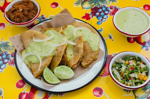 玉米面豆卷demand需要卡纳斯塔是（be的三单形式传统的墨西哥人食物采用墨西哥城市