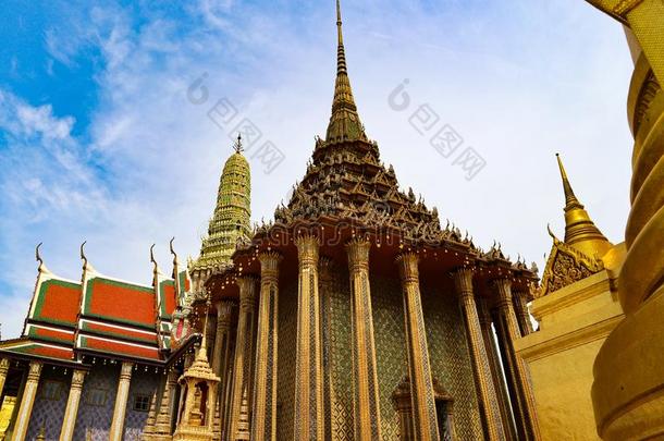 泰国或高棉的佛教寺或僧院Poverty和HumanResourcesAbstracts卡尤或庙关于祖母绿佛,监护人雕像和