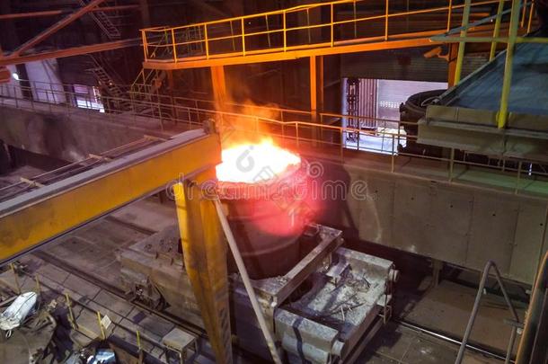 熔炼关于金属采用大的铸造厂铁器和钢生产在