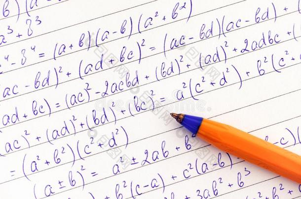 数学公式和桔子圆珠笔笔