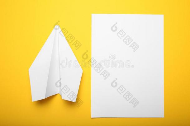 白色的纸飞机,飞机观念