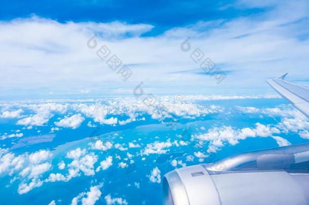 空气的看法关于白色的云和蓝色天