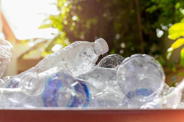 可循环再用的垃圾关于玻璃塑料制品瓶子采用垃圾b采用.
