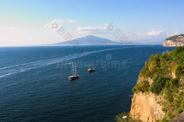 小船,海和维苏威火山-num.罗马数字3-坎帕尼亚区-意大利