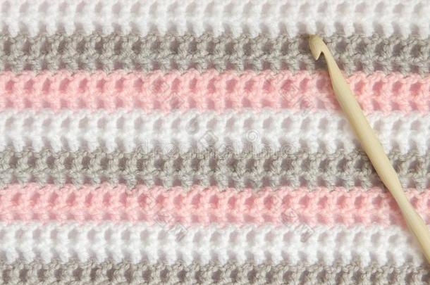 质地关于愈合白色的,粉红色的灰色,颜色水平的用钩针编织