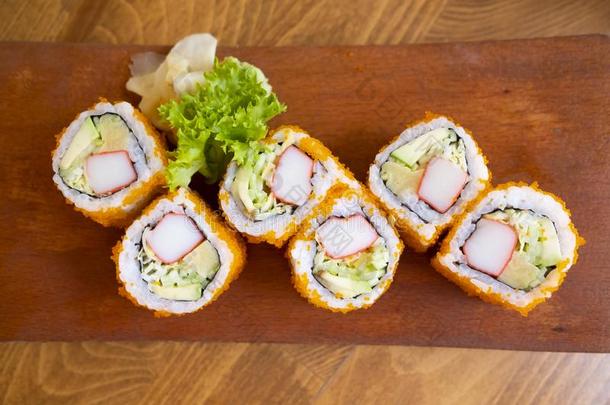 寿司名册盘子,寿司名册是传统的日本人海产食品,