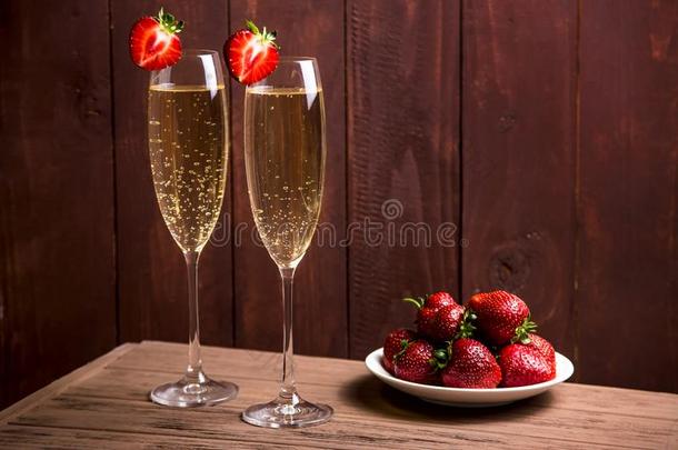 草莓和香槟<strong>酒</strong>同样地一cl同样地siccombin一tion向rel一x