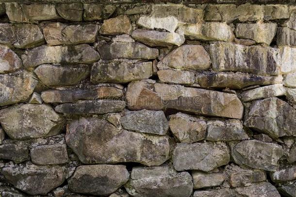碎片关于老的石头墙使关于不同的形状和大小岩石