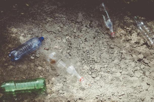 塑料制品污染向陆地.浪费,垃圾.自然和塑料制品