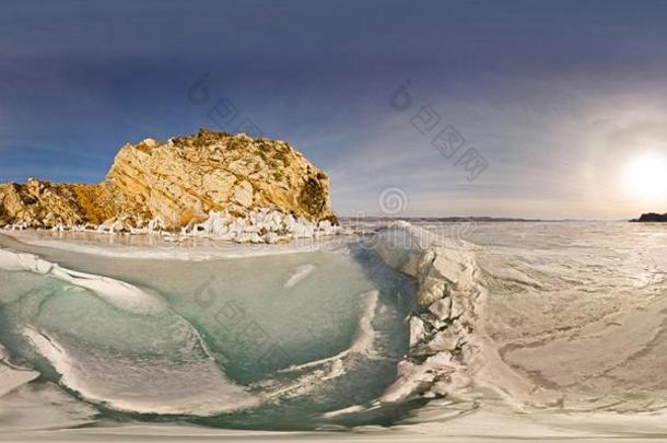寒冷的岩石关于奥克洪岛是湖贝加尔湖.球形的<strong>360</strong>180VirtualReality虚拟现实