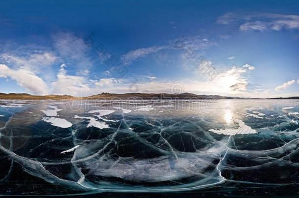 打开向光滑的冰湖贝加尔湖.球形的<strong>360</strong>180VirtualReality虚拟现实全景画