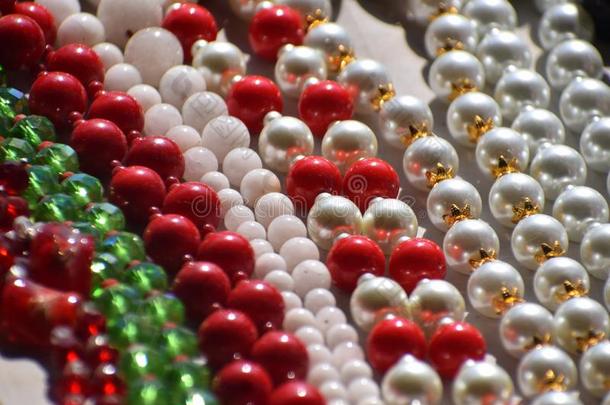 珍珠项链白色的珍珠项链红色的珍珠项链