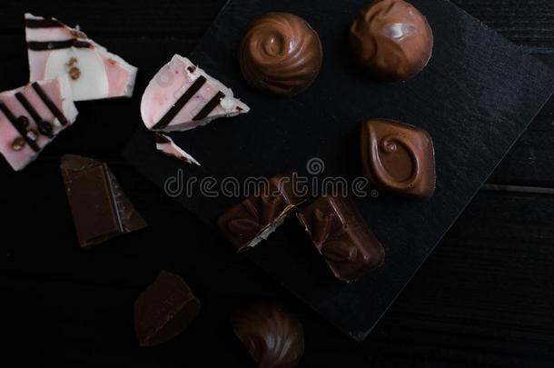 巧克力结晶糖采用指已提到的人不同的形状和味道