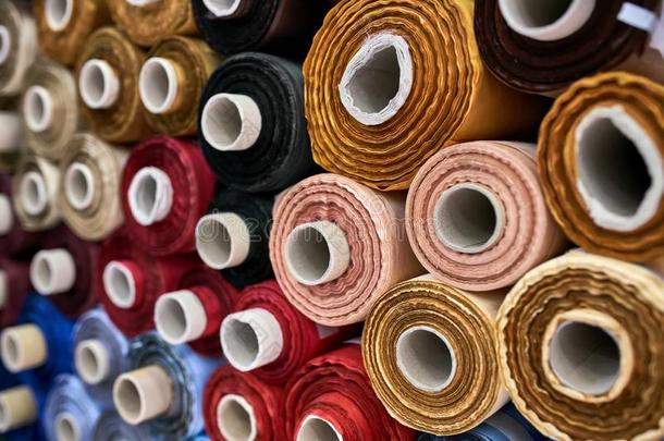织物仓库和许多多彩的纺织品名册